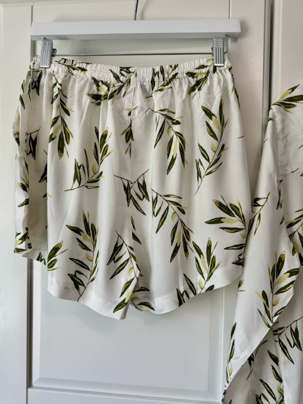 Piyama Maggie Cream Leaf-Print Button-Front Pajama Set Small NWT - Picture 7 of 9